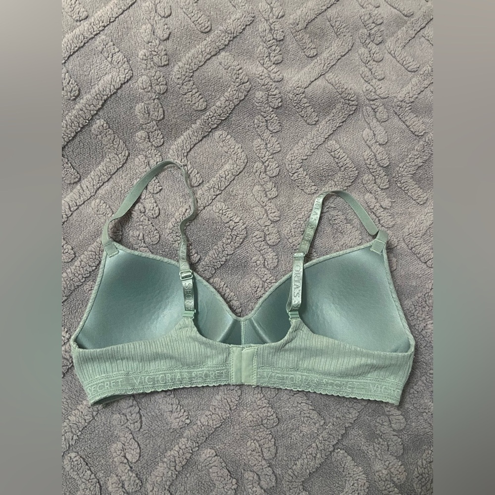 Victoria's Secret 36C T shirt lightly lined wireless pointelle bra LIKE NEW - Picture 3 of 6